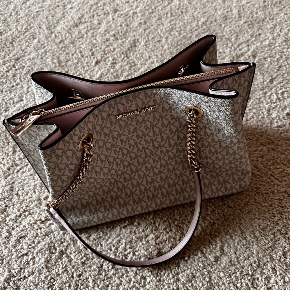Michael Kors Teagan Large Logo Shoulder Bag